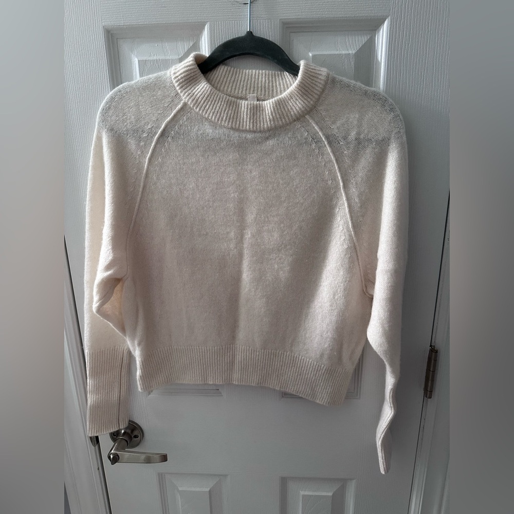 Aritzia 100% cashmere sweater, xsmall